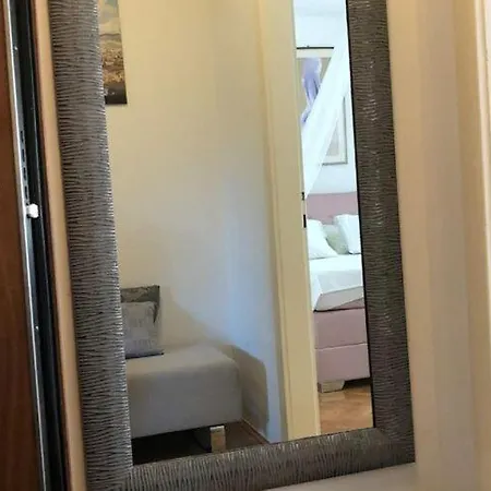 Ema - One Bedroom With Balcony Lejlighed Split