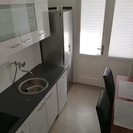 Ema - One Bedroom With Balcony Lejlighed
