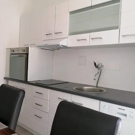 Lejlighed Ema - One Bedroom With Balcony Split